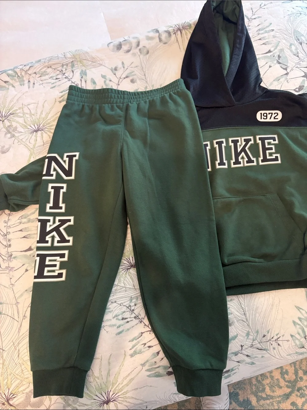 Nike Green & Black Boys' Hoodie and Joggers Set